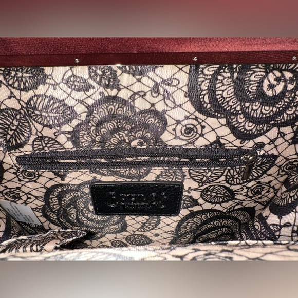 Carlos by Carlos Santana Frame Top Crossbody Bag - Picture 9 of 12